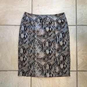 GORGEOUS NEW YORK & COMPANY snake skin midi skirt!